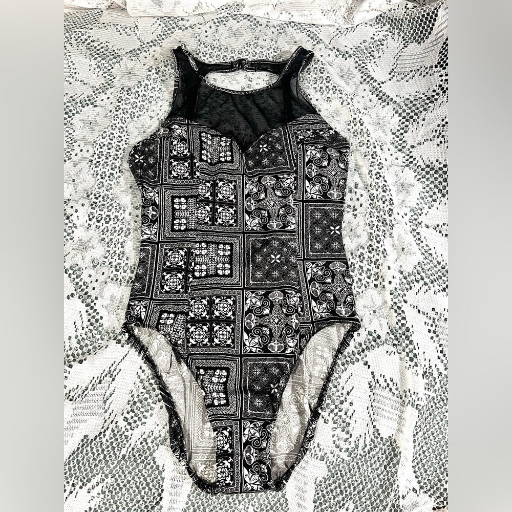 LE Cove mesh neck one piece swimsuit